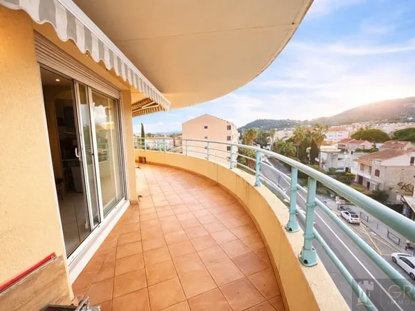 Penthouse d'Exception à Hyères -- Dernier étage, Vue Mer, Terrasse panoramique