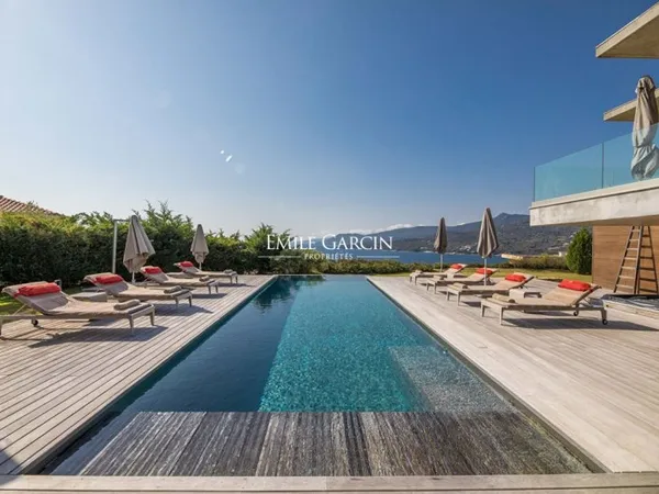 Villa contemporaine à louer à Propriano, Baie de Valinco.