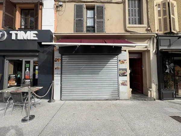 LOCAL COMMERCIAL A LOUER A ROANNE - HOTEL DE VILLE