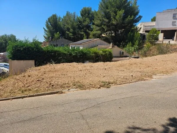 Terrain 350 m²