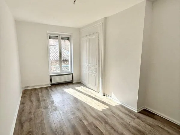 Grand T4-106m2-Entièrement rénové-Plein centre Tarare