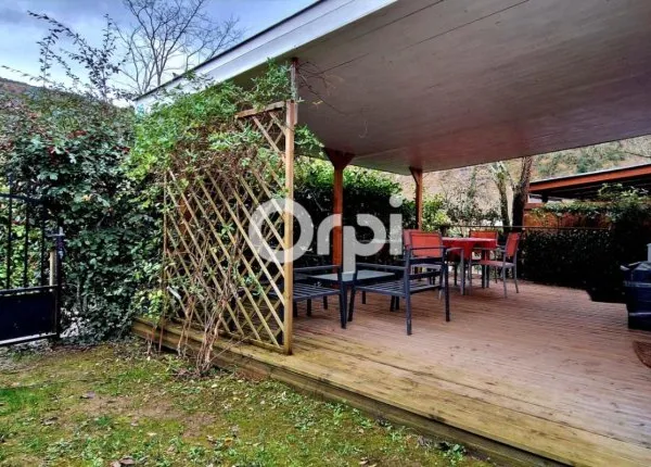 Terrain de loisir de 115m² avec chalet en bois et terrasse