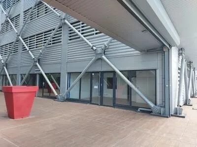 Locaux commerciaux RDC 56 m2 et 59 m2 - KERLYS
