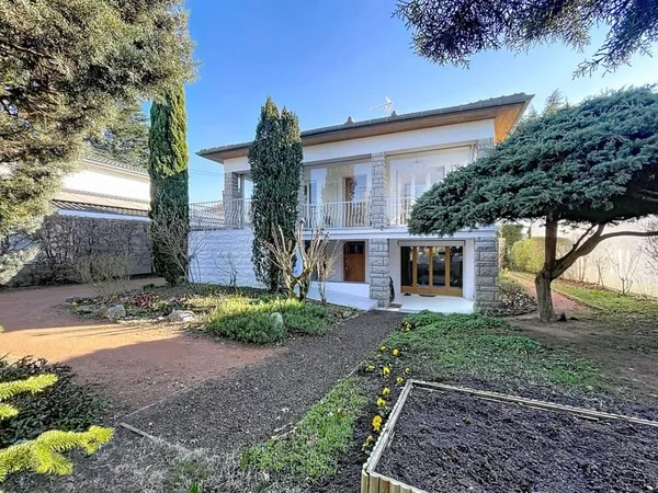 MAISON FAMILIALE