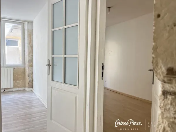 NIMES CENTRE QUARTIER JEAN JAURES P3 CHARME 50M2 PROPOSE PAR