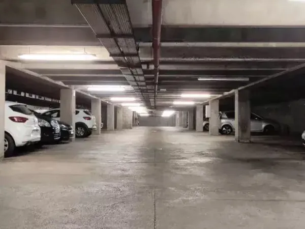 1 à 5 places de parking à vendre - Centre Deux