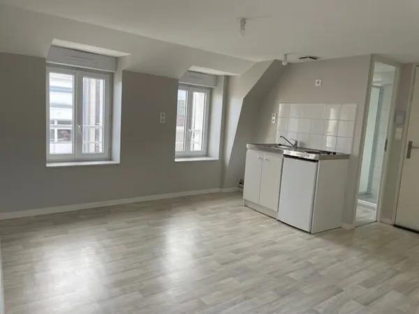 LUMINEUX STUDIO CENTRE VILLE PROCHE GARE Type de bien : AppartementsNombre de pièces : 1Surface : 20