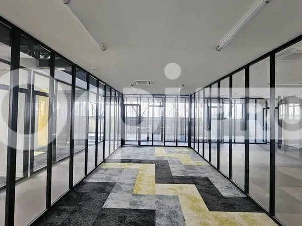 Bureau 326 m²