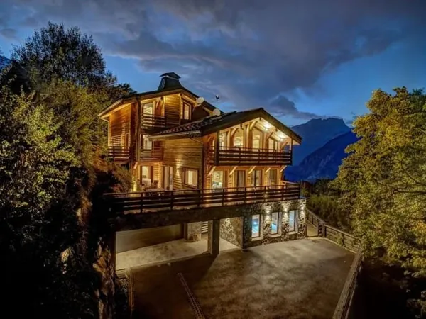 Chalet 12 pièces 372 m²