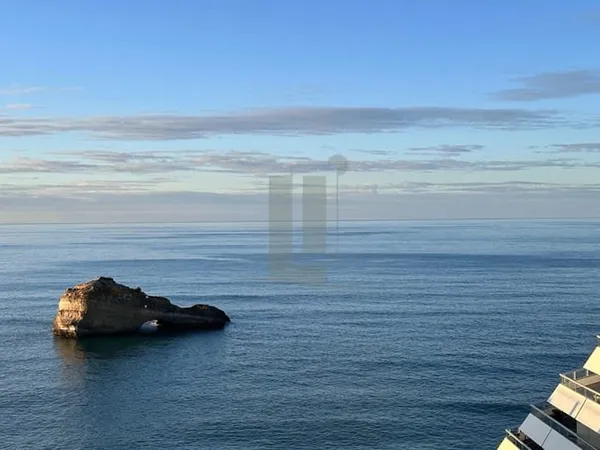 Opportunité rendement locatif : Biarritz Miramar, studio avec terrasse vue mer, accès direct plage, 