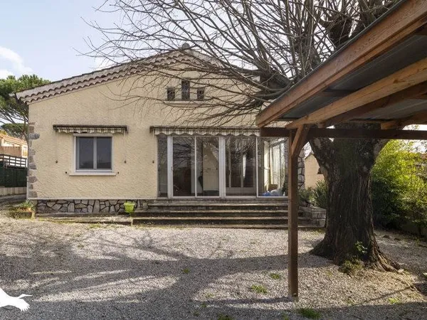 Maison en pierre de 5 pièces principales