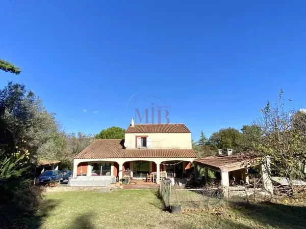AUBAGNE VERITABLE MAISON DE FAMILLE AU CALME ABSOLU 5 MIN TOUTES COMMODITES