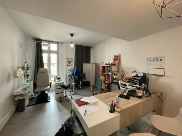 BUREAU DANS UN CABINET MEDICAL A LAUNAGUET DE 21 M2 CLIMATISEE NORMES ERP