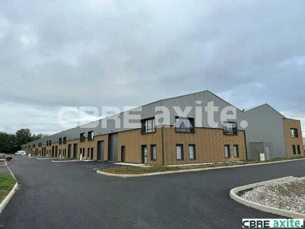 Local d'activité 588 m²