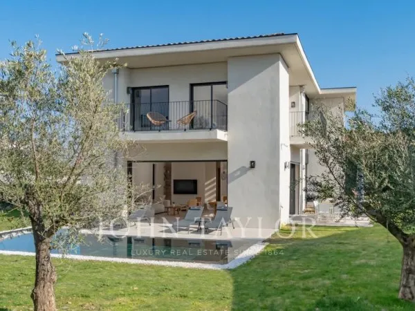 Maison neuve avec 5 chambres à louer à Mougins