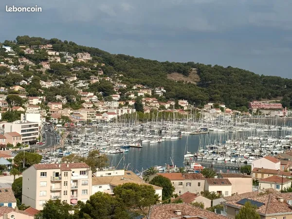 Appartement F4 80m2 refait à neuf magnifique vue sur le port, garage+ cellier attenant 32m2 , parkin