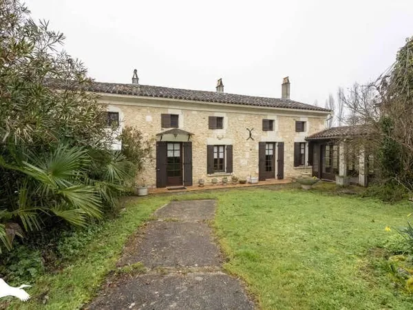 Maison en pierre de 8 pièces principales