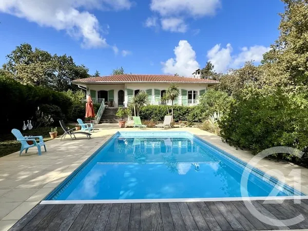 Maison 9 pièces 213 m²