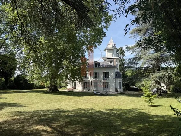 ENTRE SEINE ET FORET - MAISON DE MAÎTRE XVIIIe 354M² AVEC MAISON DE GARDIEN - PARC ARBORÉ DE 5 457 M