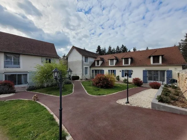 MEAULNE ( 03 ) Magnifique Propriété à vendre 10 pièces 365m2 Terrain 4179m2