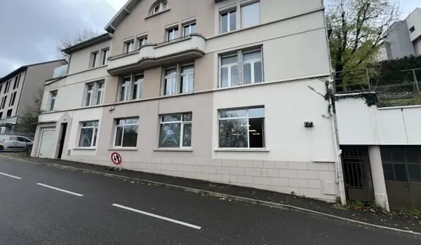 Bureau 124 m²