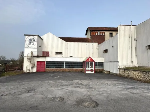 Local 2 pièces 340 m²
