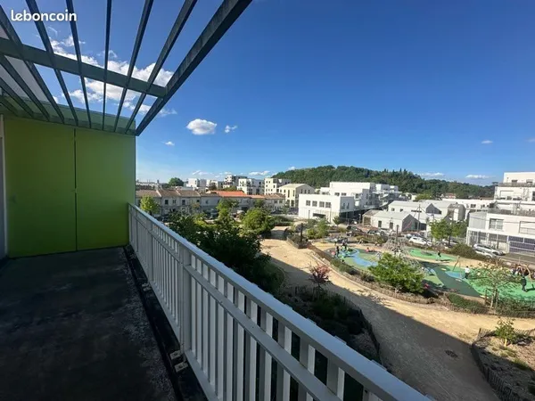 Dernier étage - T3 lumineux avec grande loggia - Vue dégagée sans vis-à-vis
