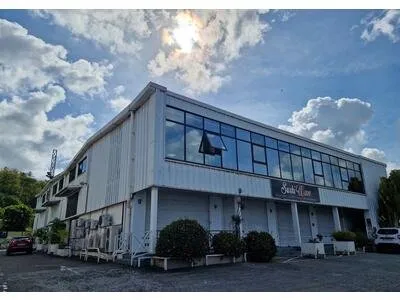 Local Commercial 200 m2 - RDC - ZI Les Mangles