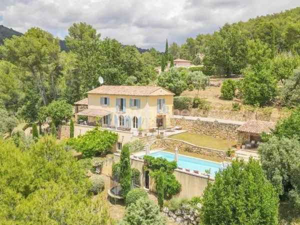 Superbe villa avec vue panoramique et maison des amis