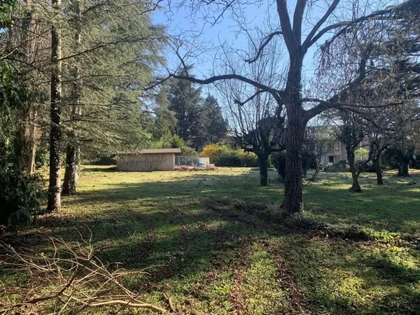 Terrain constructible 1225 m²