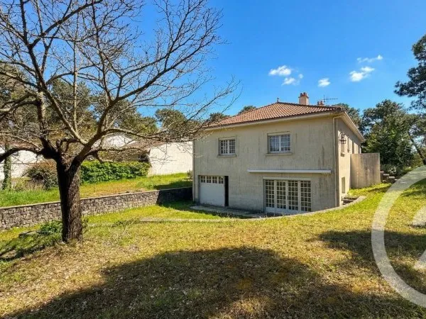 Maison 12 pièces 220 m²