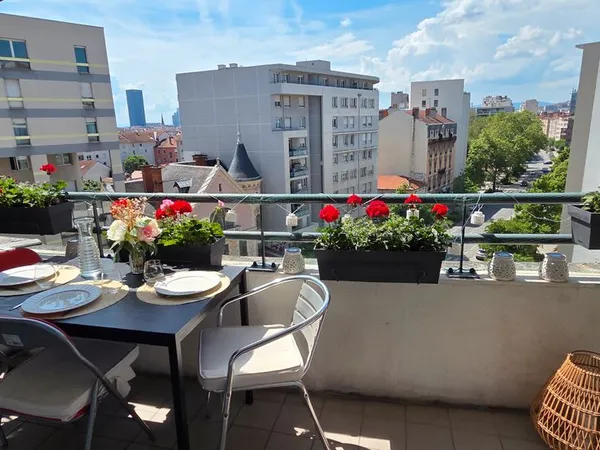 T3 lumineux de 69.5 m² avec deux terrasses. Garage disponible en sus