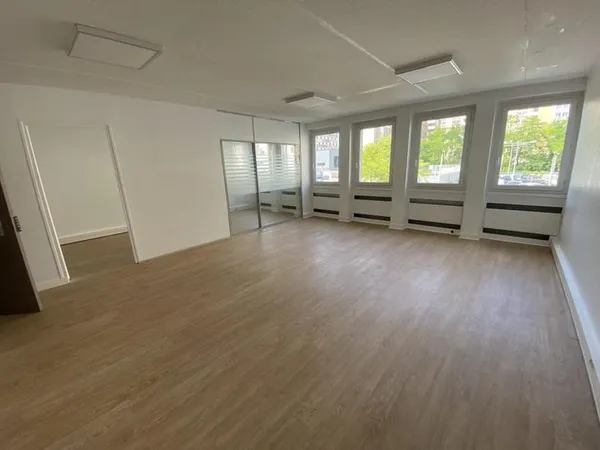 Bureaux fonctionnels et lumineux situés à proximité du métro l.8 (Creteil Echat)