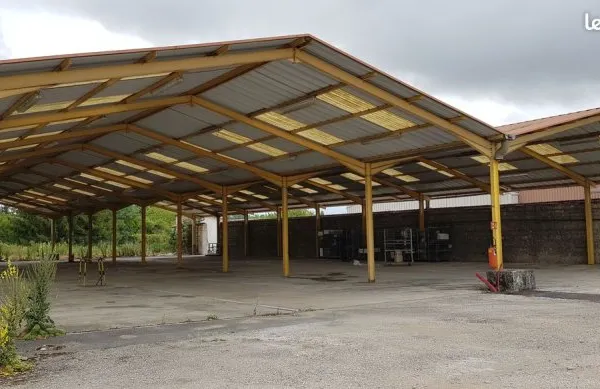 Hangar pour stockage, logistique ou activité industrielle