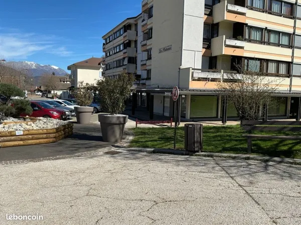 Murs d'un local professionnel 80m² VALGELON LA ROCHETTE (SAVOIE)