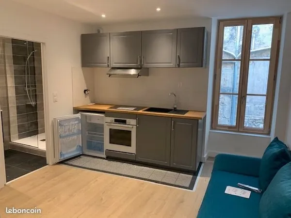 HYPER CENTRE T2 28M² TBE meublé