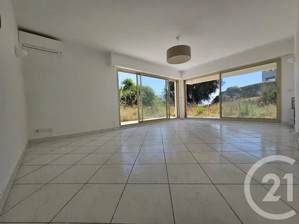 Achat : Appartement Saint-Laurent-du-Var (06700)