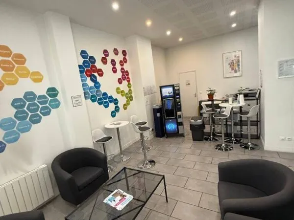 Boutique 2 pièces 587 m²