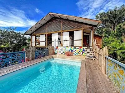 DPT GUYANE, à vendre ROURA maison T6 de 144 m² avec piscine sur un terrain de 841 m2