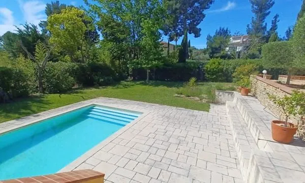 Propriété d'exception de plain-pied aux SUPER LECQUES, piscine, garage
