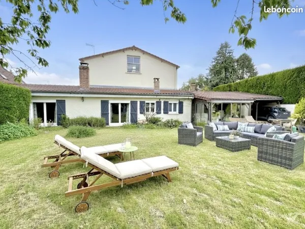 Maison 8 pièces 205 m²