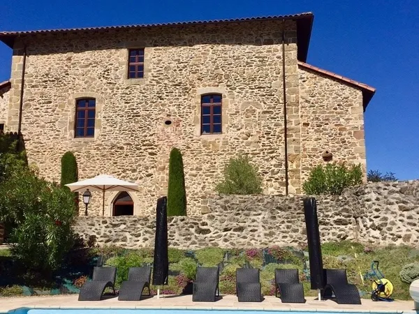 Château 10 pièces du XIVe siècle, récemment restauré