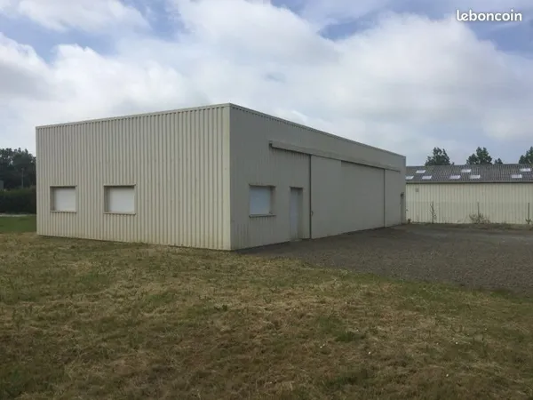 Hangar commercial 200m2