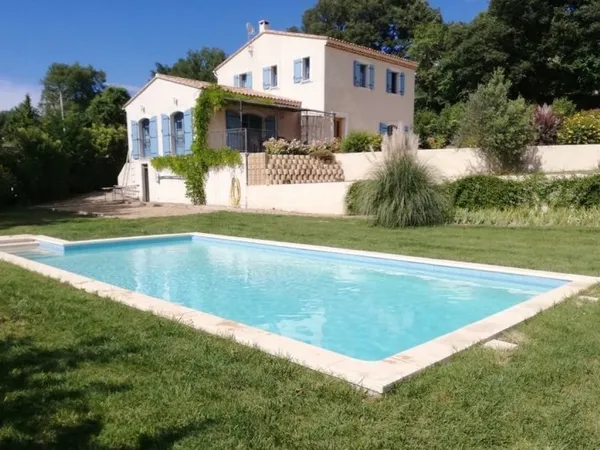 Lumineuse villa située au coeur du Parc Naturel du Luberon