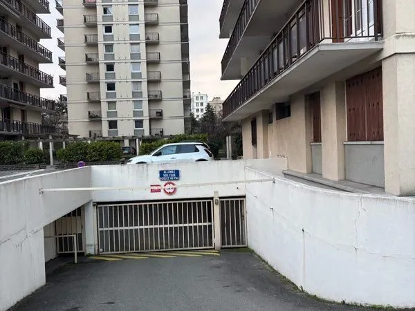 Garage sous-terrain Grenoble eaux-claires