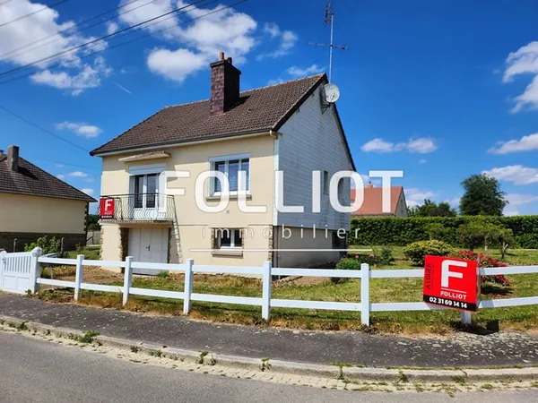 A LOUER - A 10 min de VIRE, maison T3 AVEC GARAGE et TERRAIN