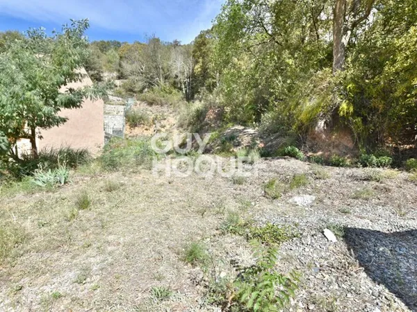 Terrain constructible de 735 m2