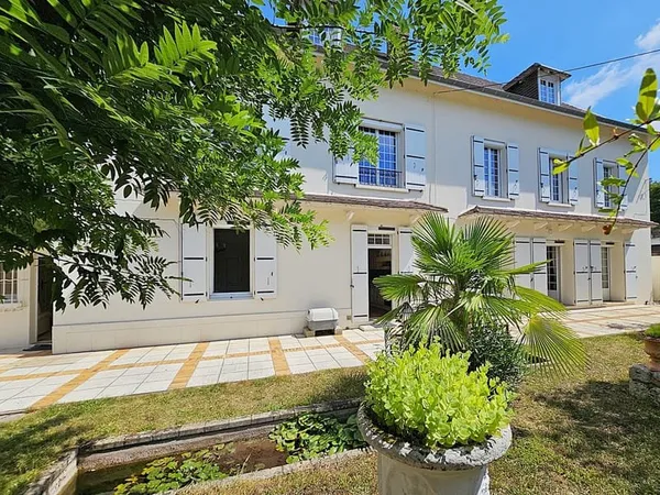 Élégante propriété avec maison 200m2, longère et dépendanc