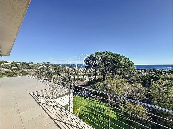 VILLA CALIFORNIENNE DE 210M² VUE MER À VENDRE SURPLOMBANT CAVALA