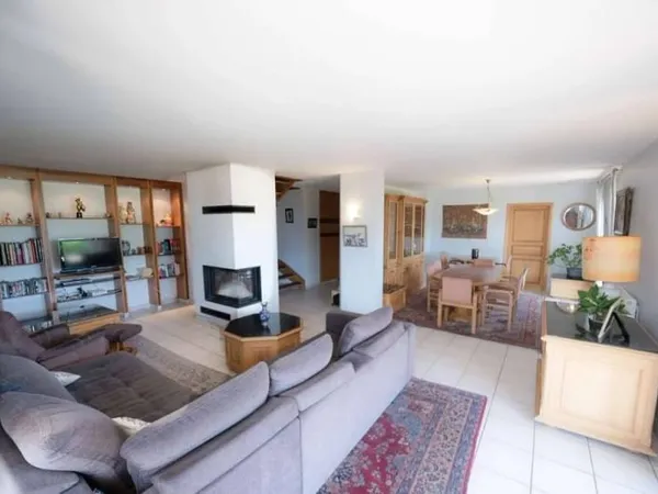 Maison 5 pièces 220 m²